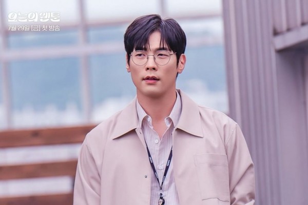 10 Alasan Seok Ji Hyung Mentor Terbaik di KDrama Today's Webtoon