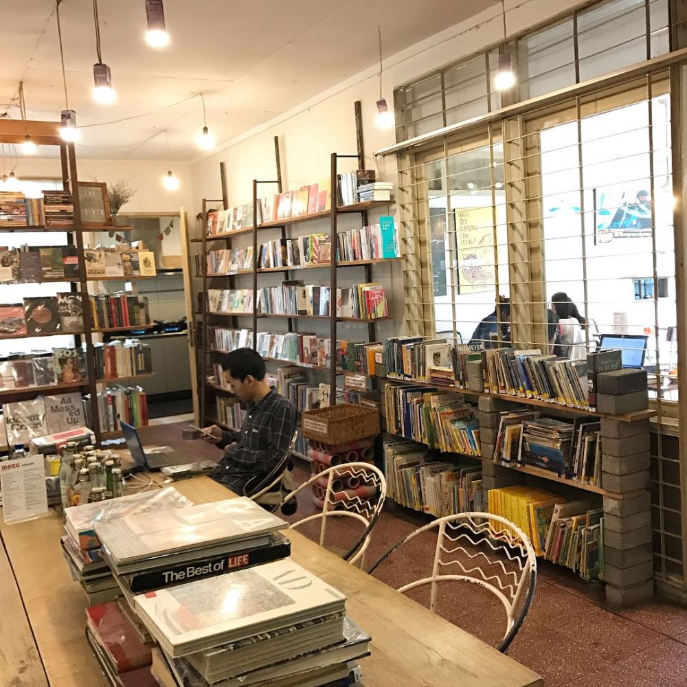 5 Rekomendasi Book Cafe di Bandung, Surga Pencinta Buku