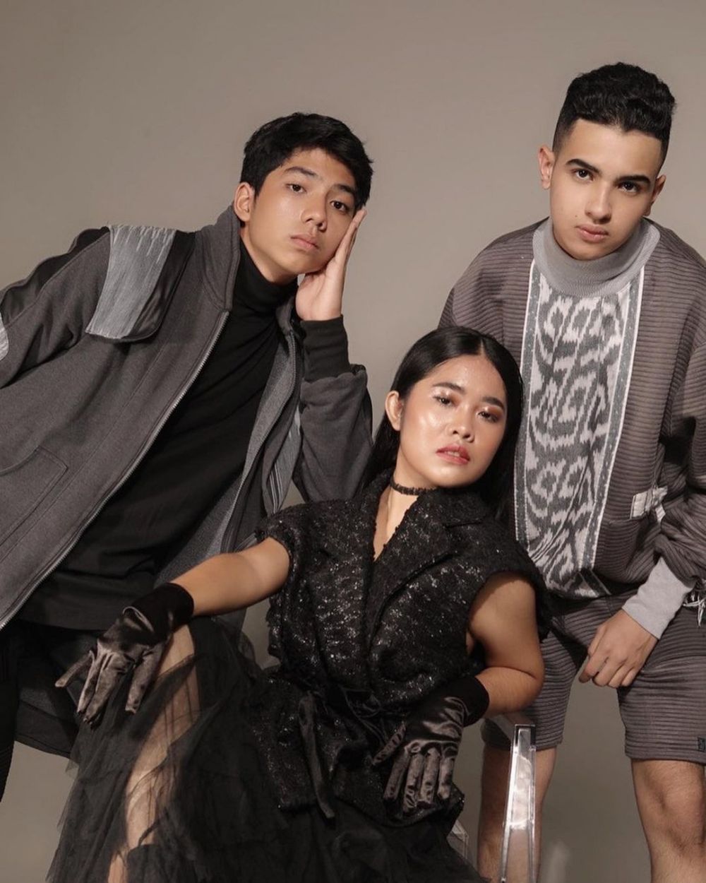 10 Photoshoot Alifa Lubis Bareng Darren Dan Suheil