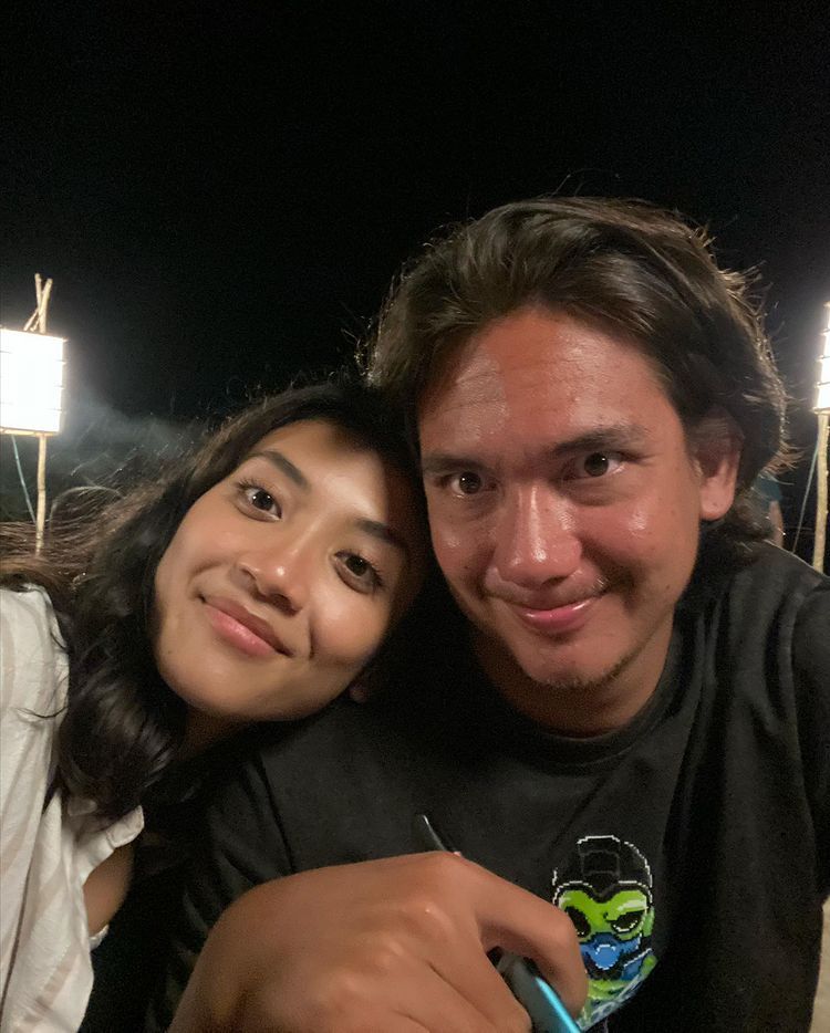 Umumkan Kehamilan Adipati Dolken Dan Istri Yang Makin Mesra