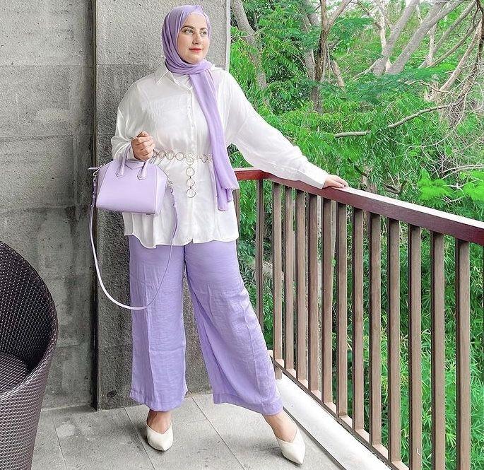 10 Inspirasi Outfit Cewek Kue ala Tasyi Athasyia, Glamor dan Colorfull