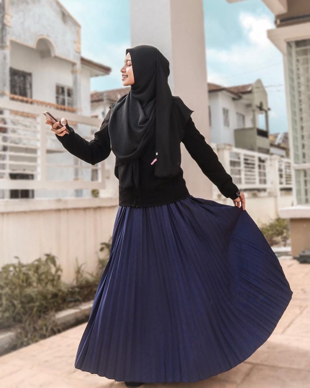 9 Ide Outfit dengan Rok Hijab Friendly, Anggun dan Modis!