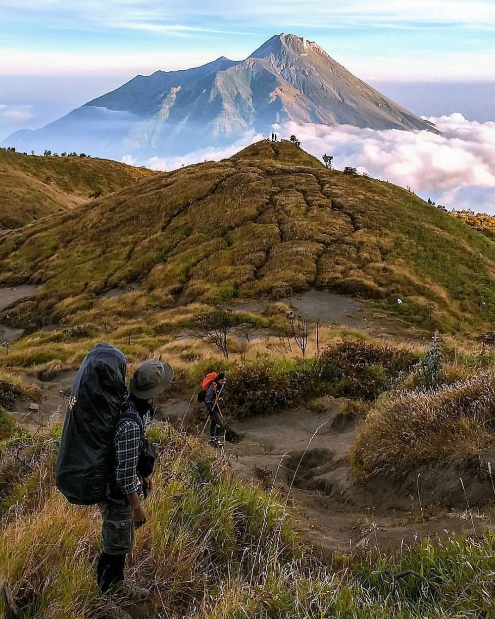 Spot Paling Estetik Di Gunung Merbabu Selalu Di Padati Pendaki ...