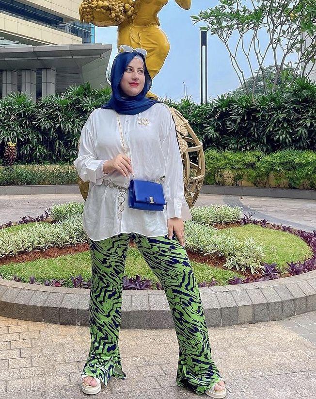 10 Inspirasi Outfit Cewek Kue ala Tasyi Athasyia, Glamor dan Colorfull