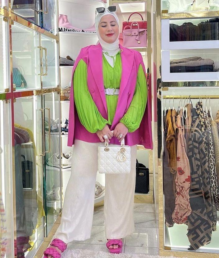 10 Inspirasi Outfit Cewek Kue ala Tasyi Athasyia, Glamor dan Colorfull