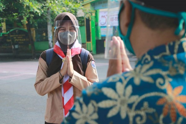 7 Puisi Bahasa Bali Tema Guru dan Terjemahannya