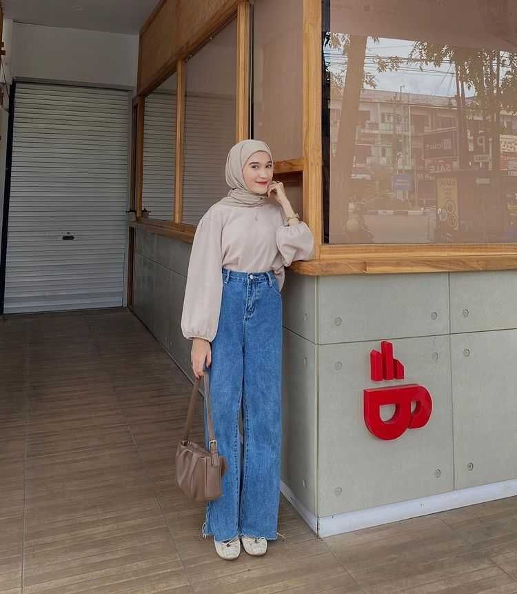 10 Ide Padu Padan Outfit Pastel ala Cut Indah Sundari, Chic Abis!