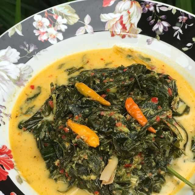 Cara Membuat Gulai Daun Singkong Menu Bersantan Yang Sedap