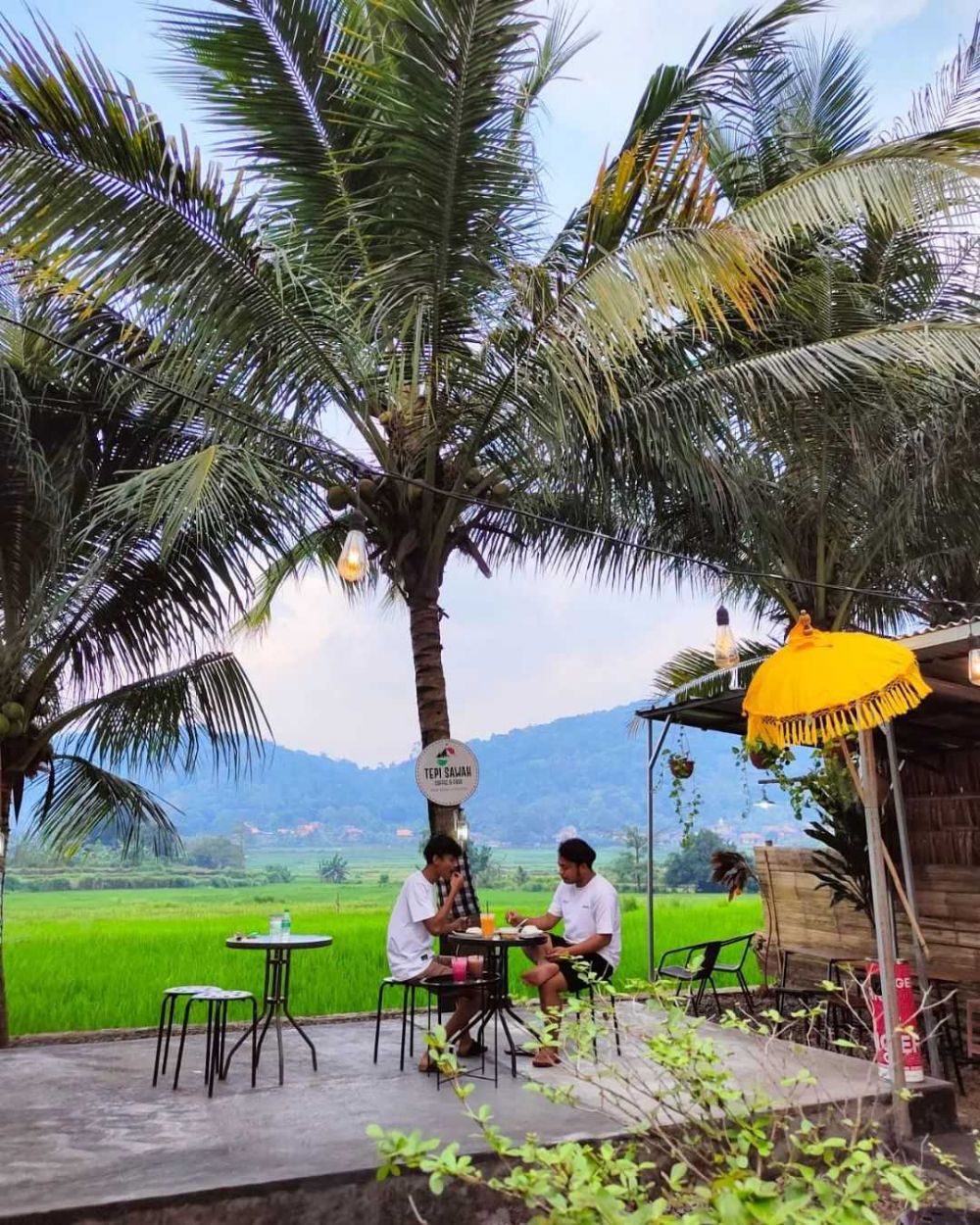 10 Potret Pesona Tepi Sawah Coffee and Food, Sensasi Ngopi di Pedesaan