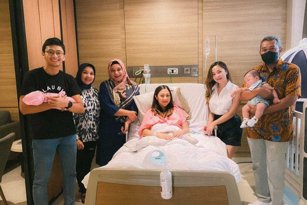 9 Potret Anak Pertama Winona Willy, Gemes Banget!