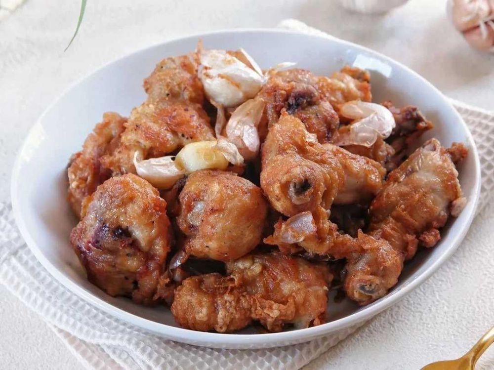 7 Resep Ayam Goreng Bawang Putih Sederhana, Gurihnya Nagih!