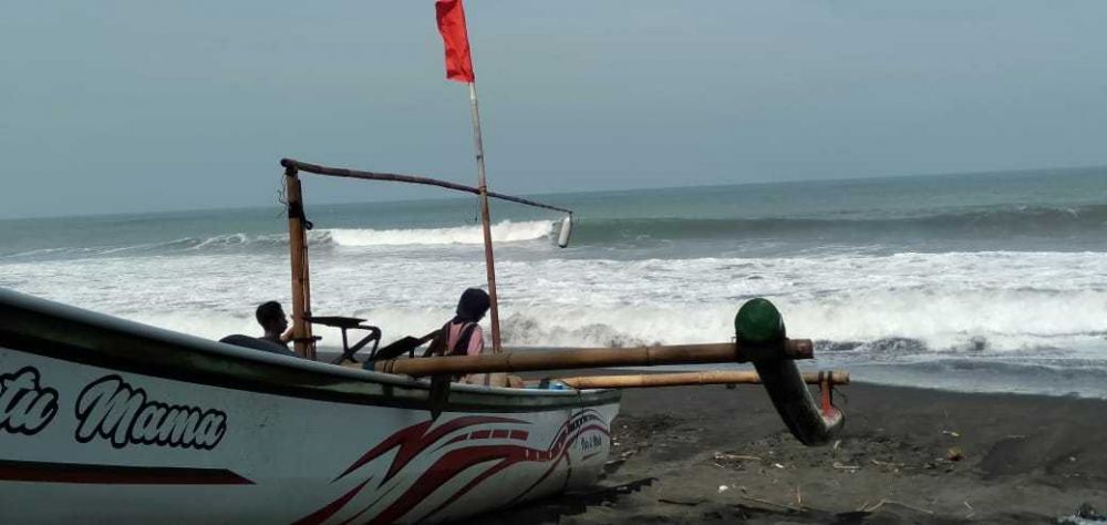Gelombang Pasang di Pantai Selatan Nelayan Gagal Tangkap Layur