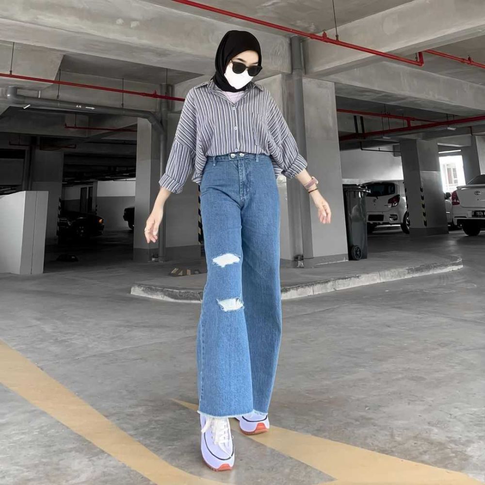 9 Padu Padan Ripped Jeans untuk Penampilan Makin Trendy, Klasik Abis!