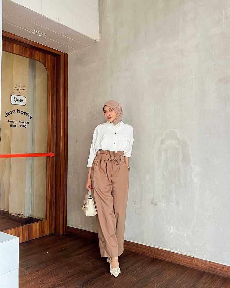 Ide OOTD Hijab Nuansa Cokelat ala Rafika