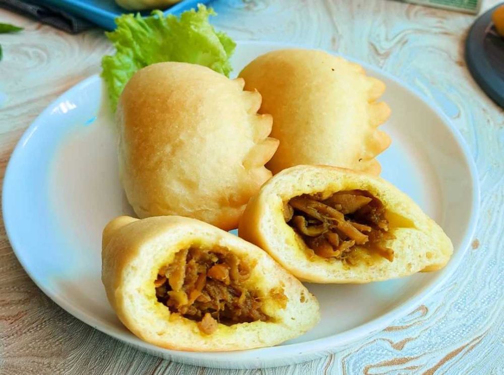 5 Resep Camilan dengan Isian Ayam Suwir, Gurih Memikat Selera