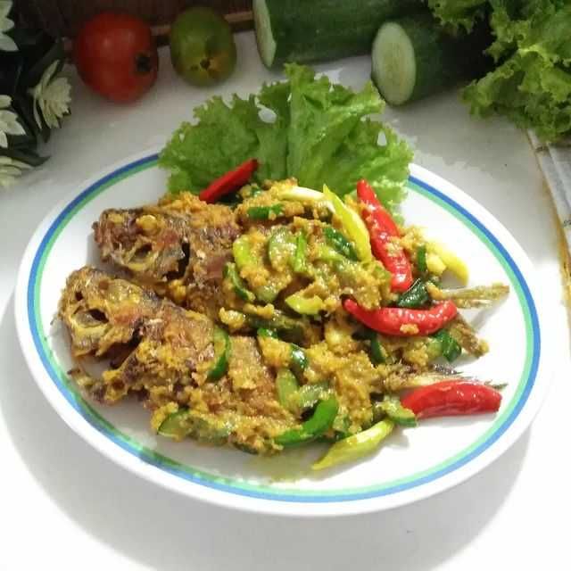 Resep Ikan Kembung Bumbu Kuning, Rasa Rempahnya Khas Banget