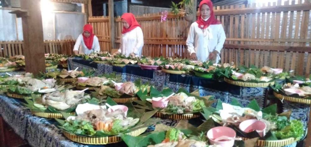 Malam Tirakatan di Bantul, Warga Sajikan Menu 77 Ingkung