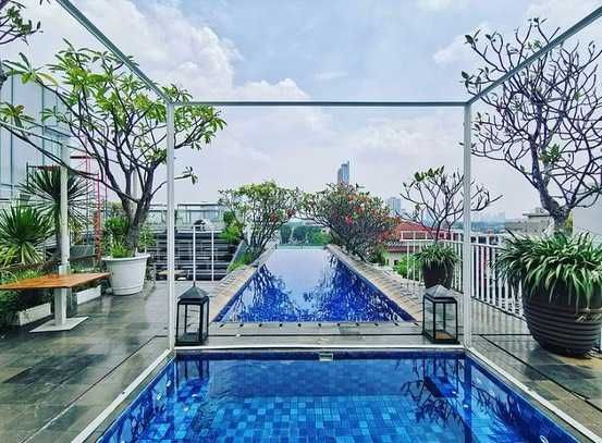 5 Rekomendasi Hotel dengan Kolam Renang Rooftop di Jakarta