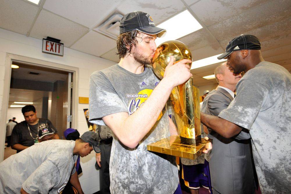 Los Angeles Lakers Akan Pensiunkan Nomor 16 Milik Pau Gasol