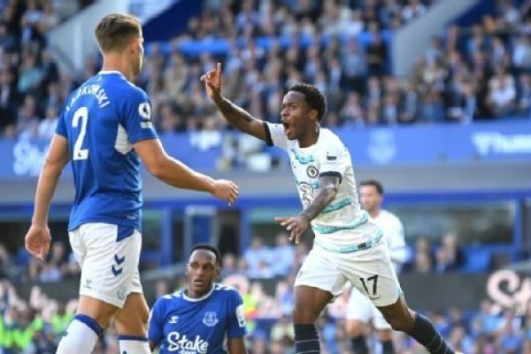 Raheem Sterling Jadi Bulan-bulanan Fans Chelsea, Kok Bisa?