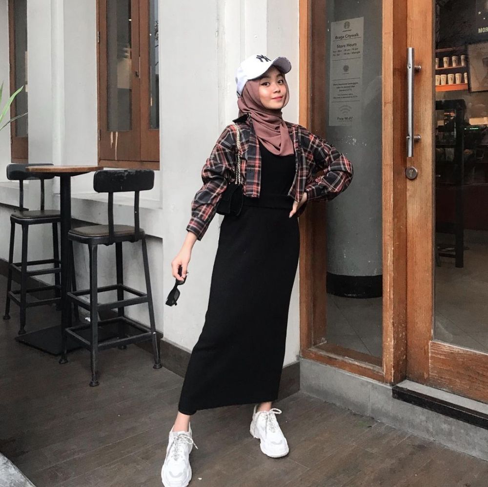 10 Inspirasi Padu Padan Crop Top Hijab, Cocok Berbagai Acara