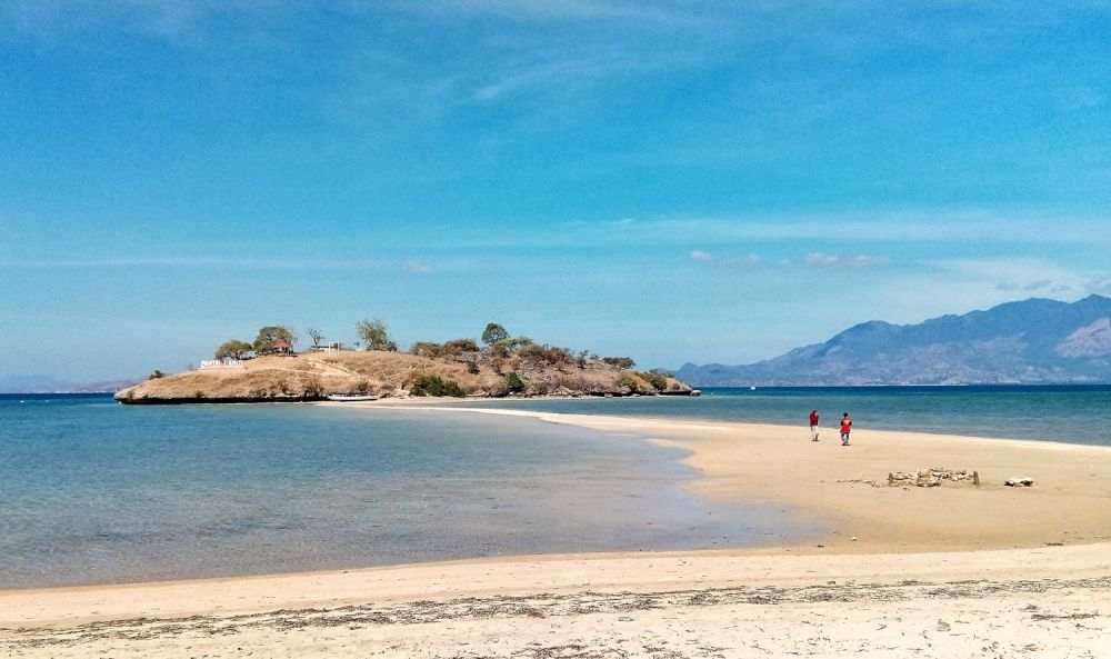 10 Pantai Paling Populer di Pulau Sumbawa, Indah dan Menakjubkan!