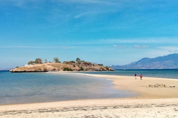 10 Rekomendasi Pantai dengan Panorama Indah di Bima, Bikin Terpesona!