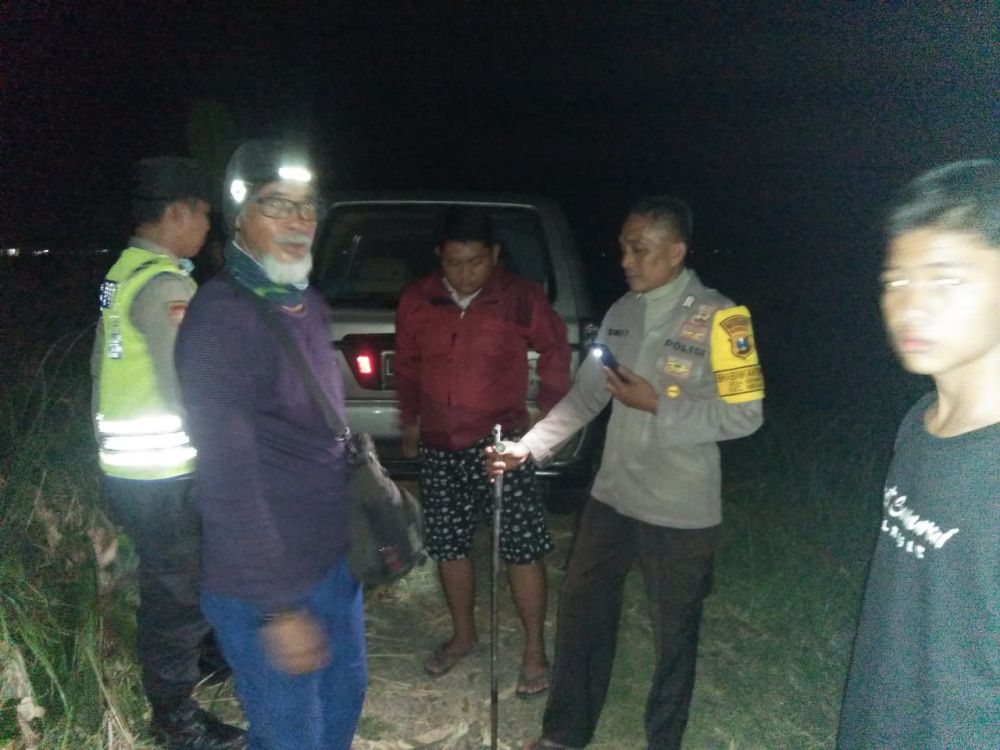 Mobil Warga Surabaya Tersesat ke Sawah Arah Kuburan di Jombang
