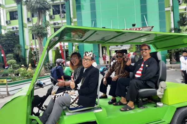 Keren! Mahasiswa Unisla Lamongan Ciptakan Mobil Bertenaga Surya