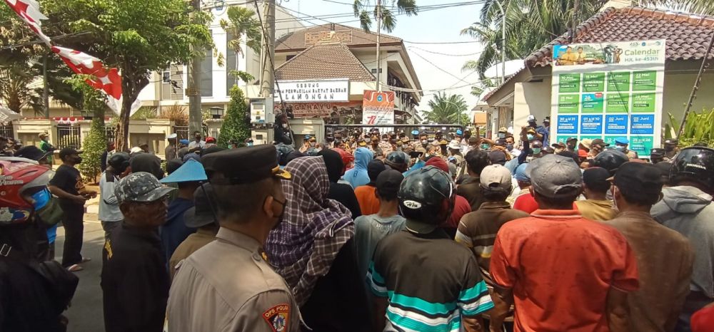 Demo Pupuk Bersubsidi, Ribuan Petambak Geruduk Pemkab Lamongan