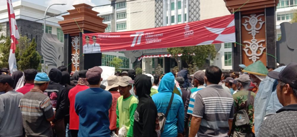 Demo Pupuk Bersubsidi, Ribuan Petambak Geruduk Pemkab Lamongan