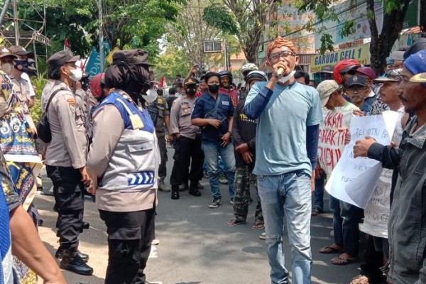 Demo Pupuk Bersubsidi, Ribuan Petambak Geruduk Pemkab Lamongan