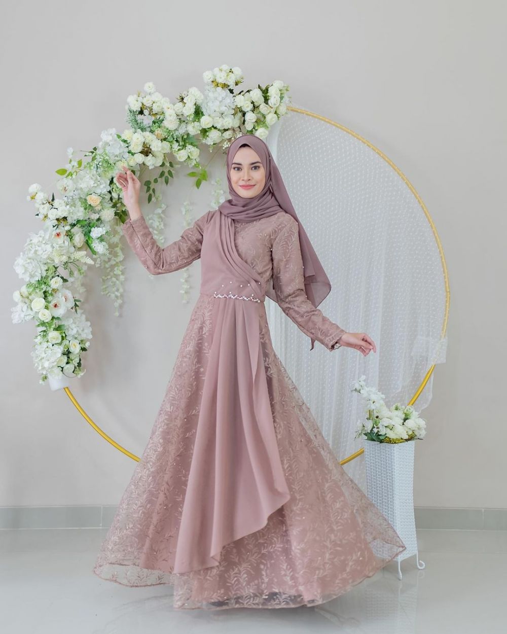 10 Inspirasi Gaun dan Kebaya Hijab untuk Lamaran, Anggun dan Memesona 