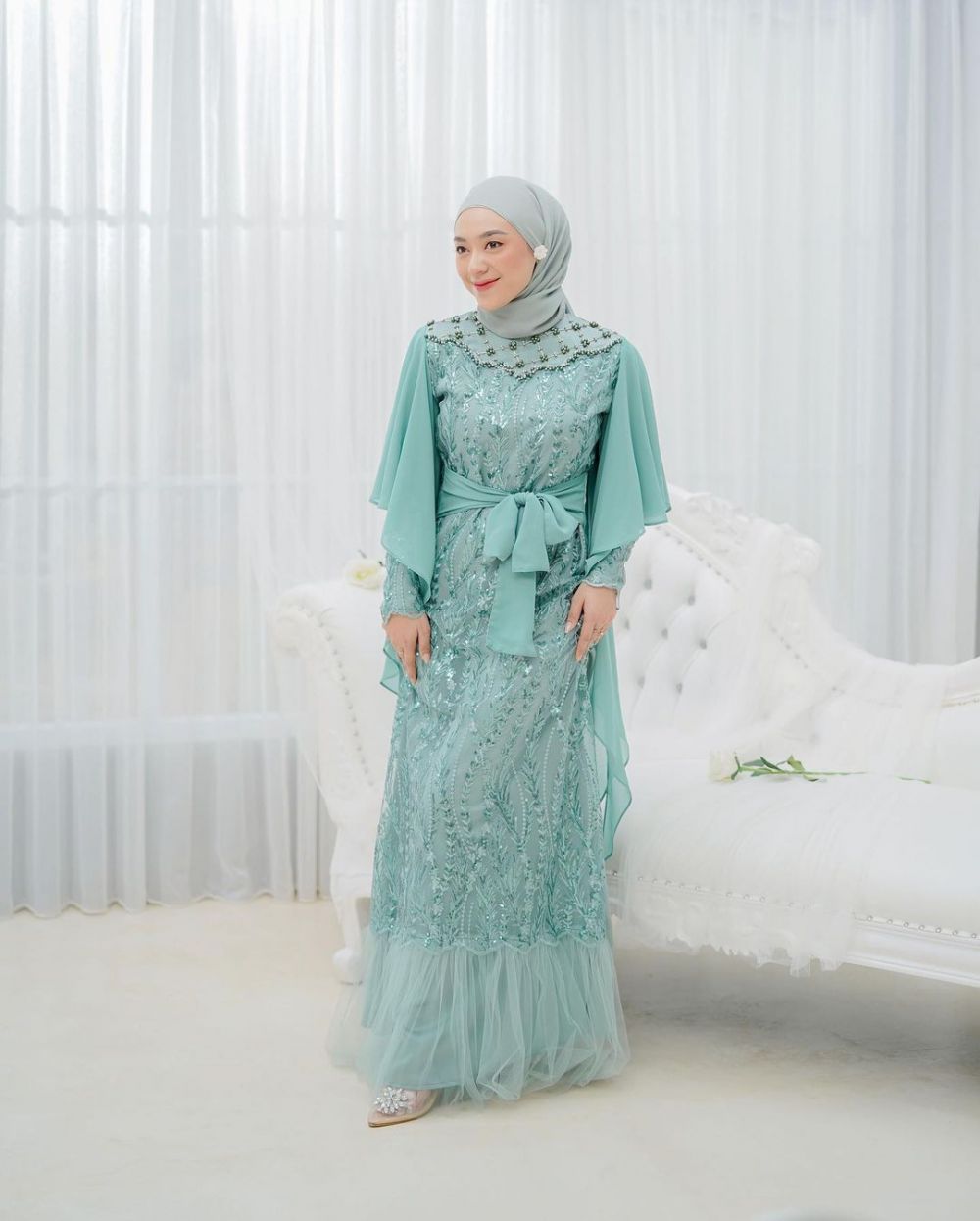 10 Inspirasi Gaun dan Kebaya Hijab untuk Lamaran, Anggun dan Memesona