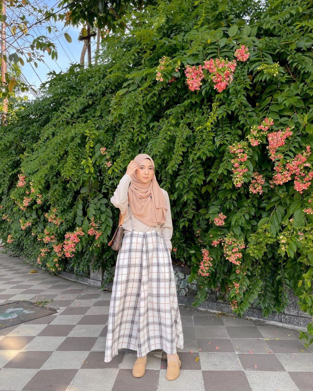 10 OOTD Hijab Dengan Rok Untuk Kuliah Ala Richa Etika Ulhaq