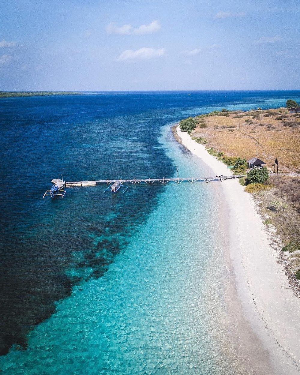 10 Pantai Populer di Pulau Sumbawa yang Wajib Dikunjungi