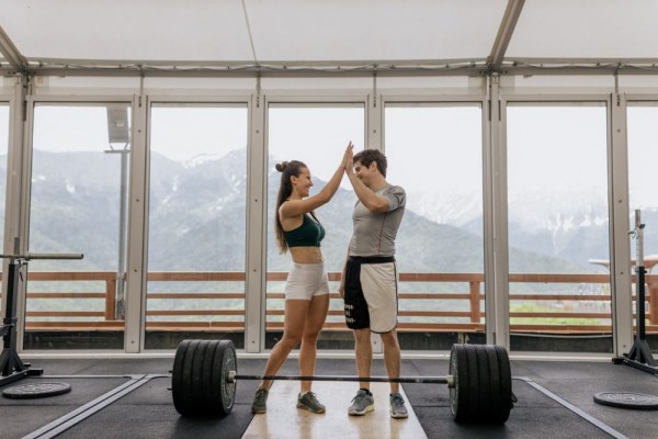 5 Keuntungan Punya Pasangan Hobi Olahraga, Gak Cuma Body Goals
