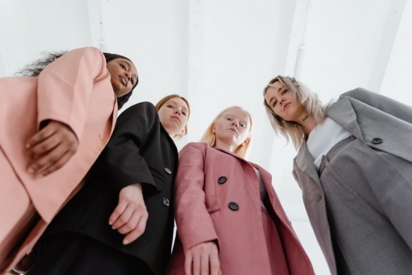 5 Tips Trik Agar OOTD Kantor Gak Mati Gaya dengan Anggaran Terbatas