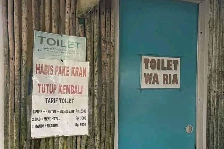 9 Tulisan Nyeleneh Di Depan Toilet Umum Bikin Gagal Paham