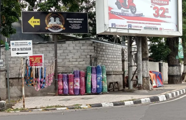 PKL Dilarang Jualan di Trotoar Jalan Kota Mataram, Ada Zonasinya!