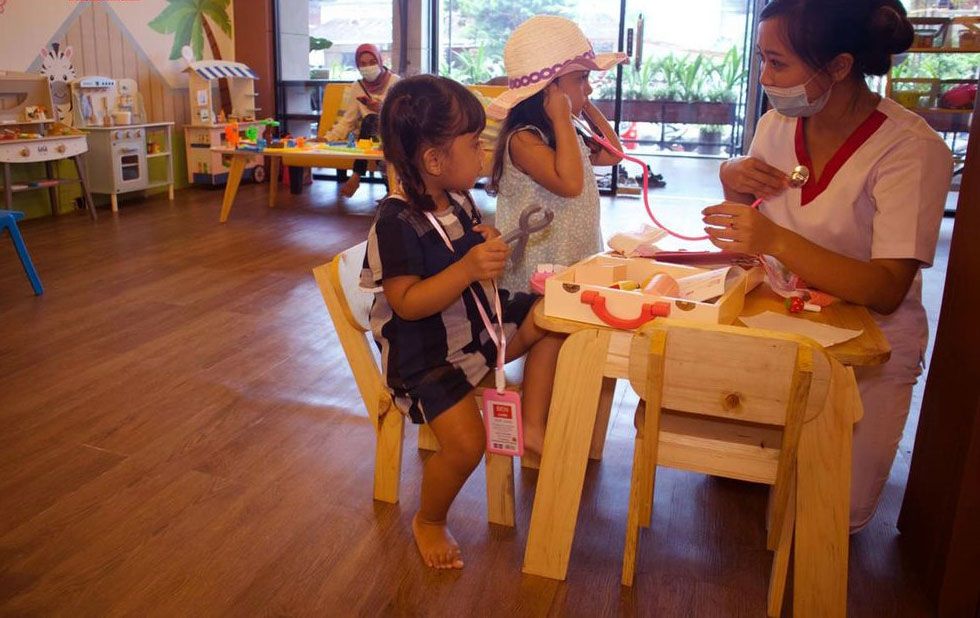 6 Tempat Makan di Denpasar yang Ada Taman Bermain Anak