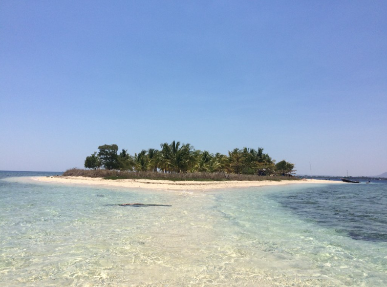 10 Pantai Paling Populer di Pulau Sumbawa, Indah dan Menakjubkan!