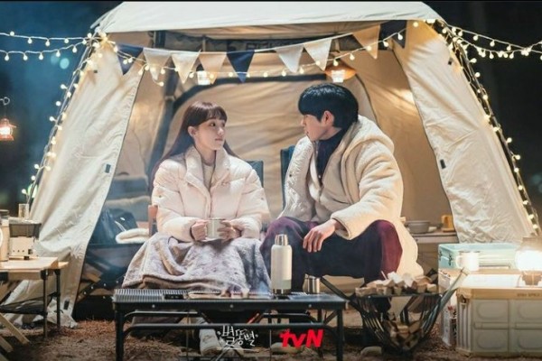 9 Drama Korea 2022 dengan Bumbu Romansa di Tempat Kerja, Gemas!