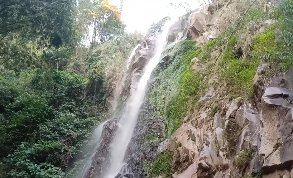 Pesona Tersembunyi Air Terjun Setatah: Surga Terpencil di Hutan Sumatera