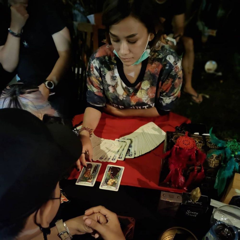 Ramalan Zodiak Desember 2022 Versi Tarot Reader di Bali