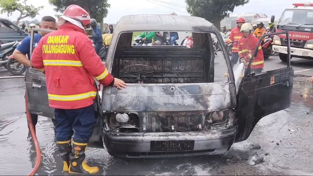 Mobil Pikap di Tulungagung Terbakar saat Hendak ke SPBU