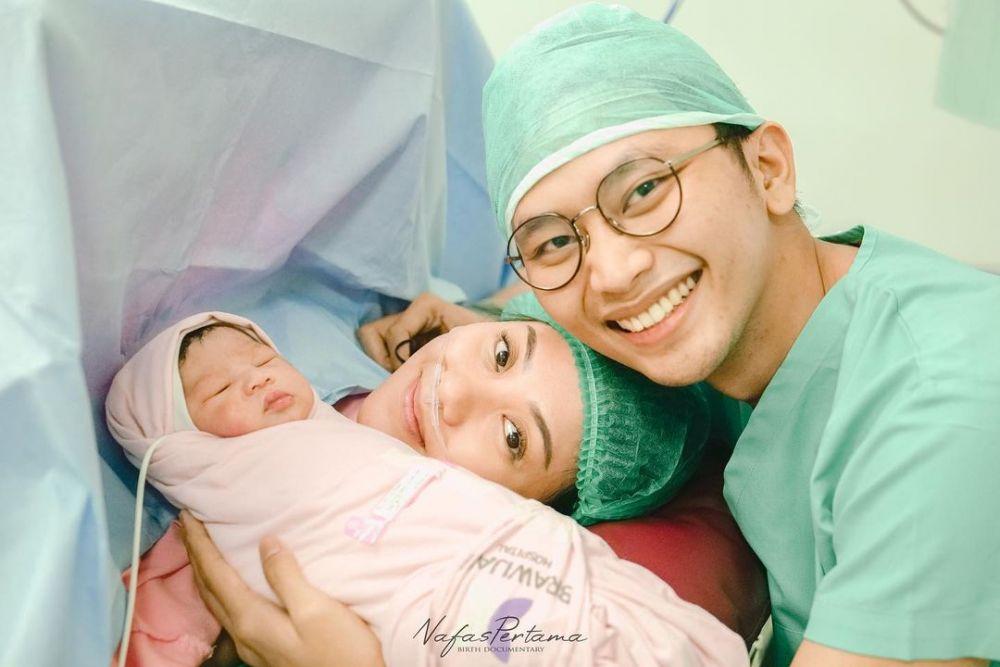 10 Pemotretan Newborn Baby Mika Anak Winona Willy