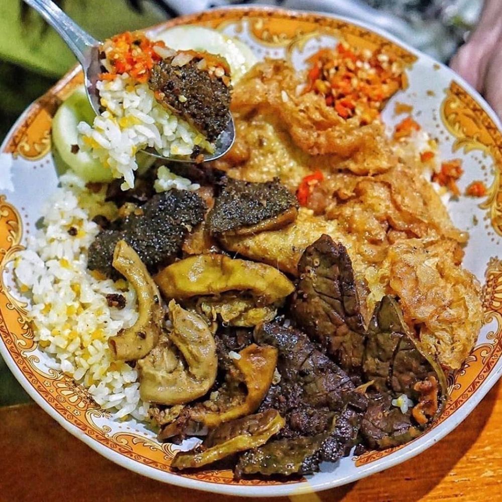 8 Tempat Makan Nasi Jagung di Surabaya, Lauk Super Komplit!