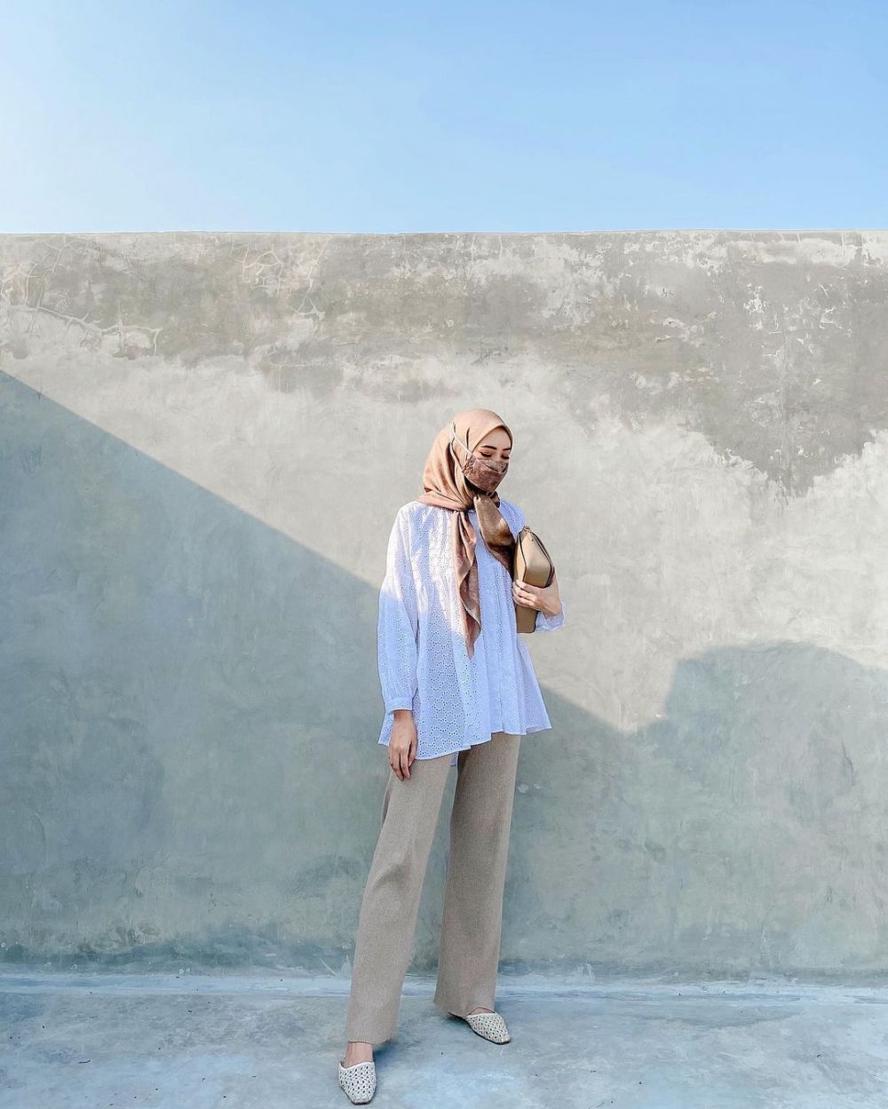 10 Inspirasi Outfit Warna Milo Ala Siti Bahjatina, Padu Padannya Seru!