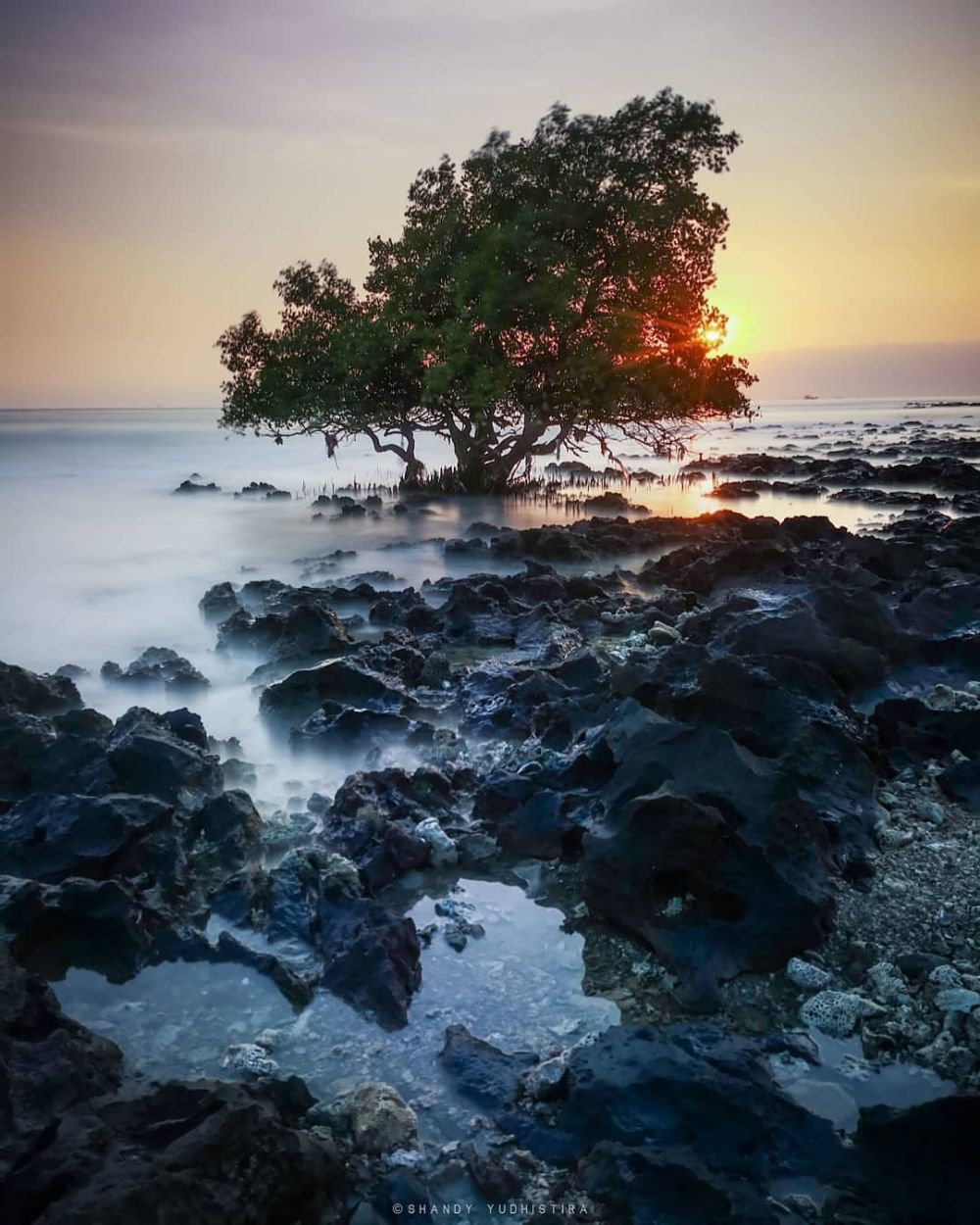 Masih Alami, 5 Pesona Pantai Putri Klayar Lamongan